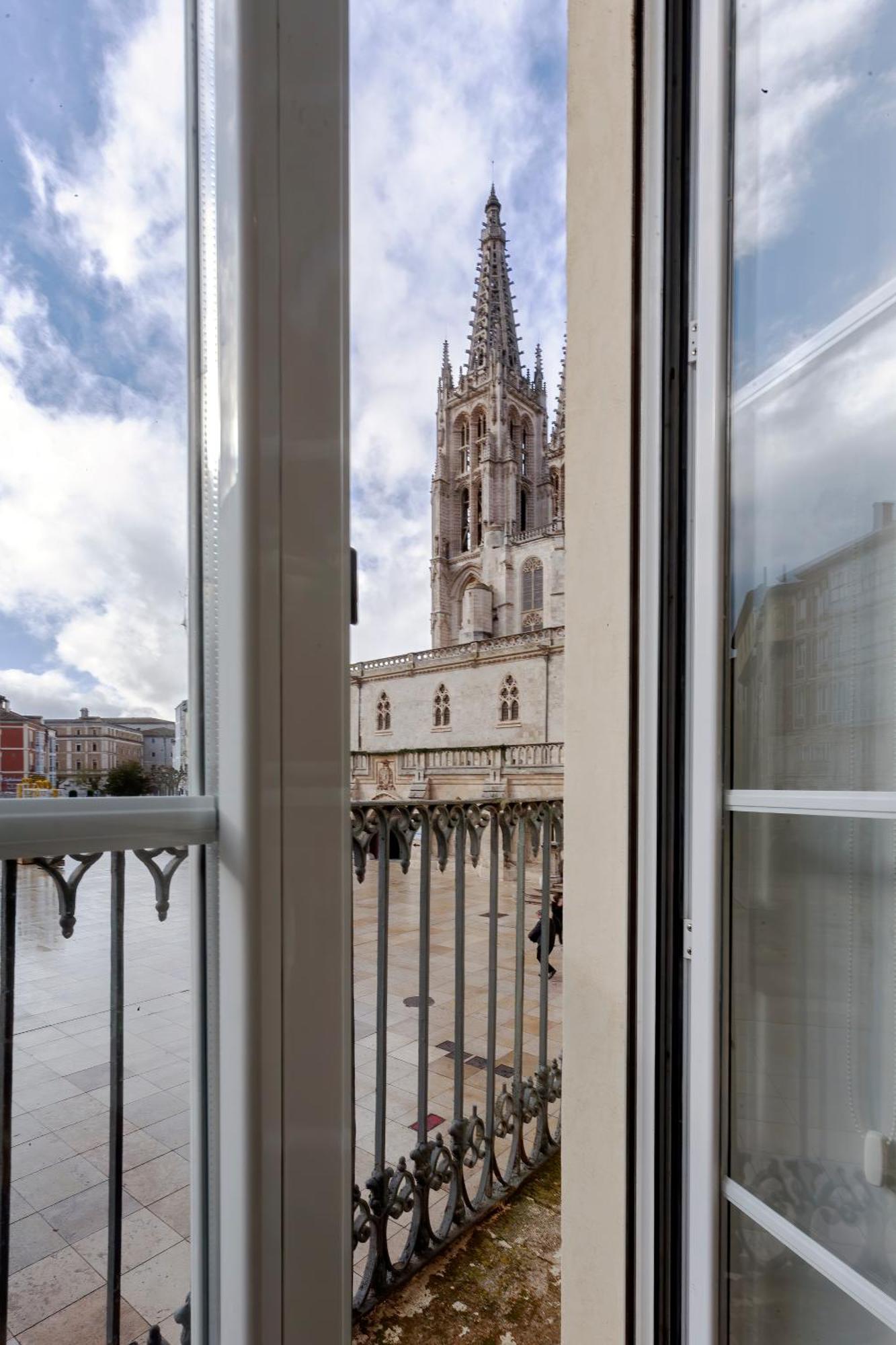 Cinco Balcones A La Catedral By Unique Rooms Burgos Ngoại thất bức ảnh